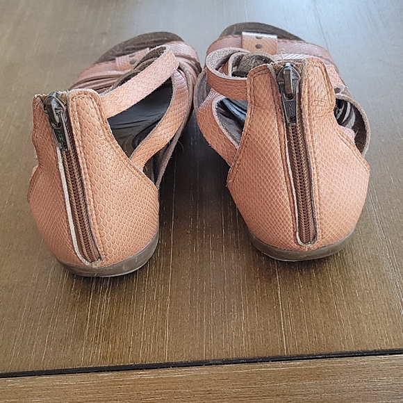 G H BASS & CO  LEATHER SANDALS - Picture 3 of 10